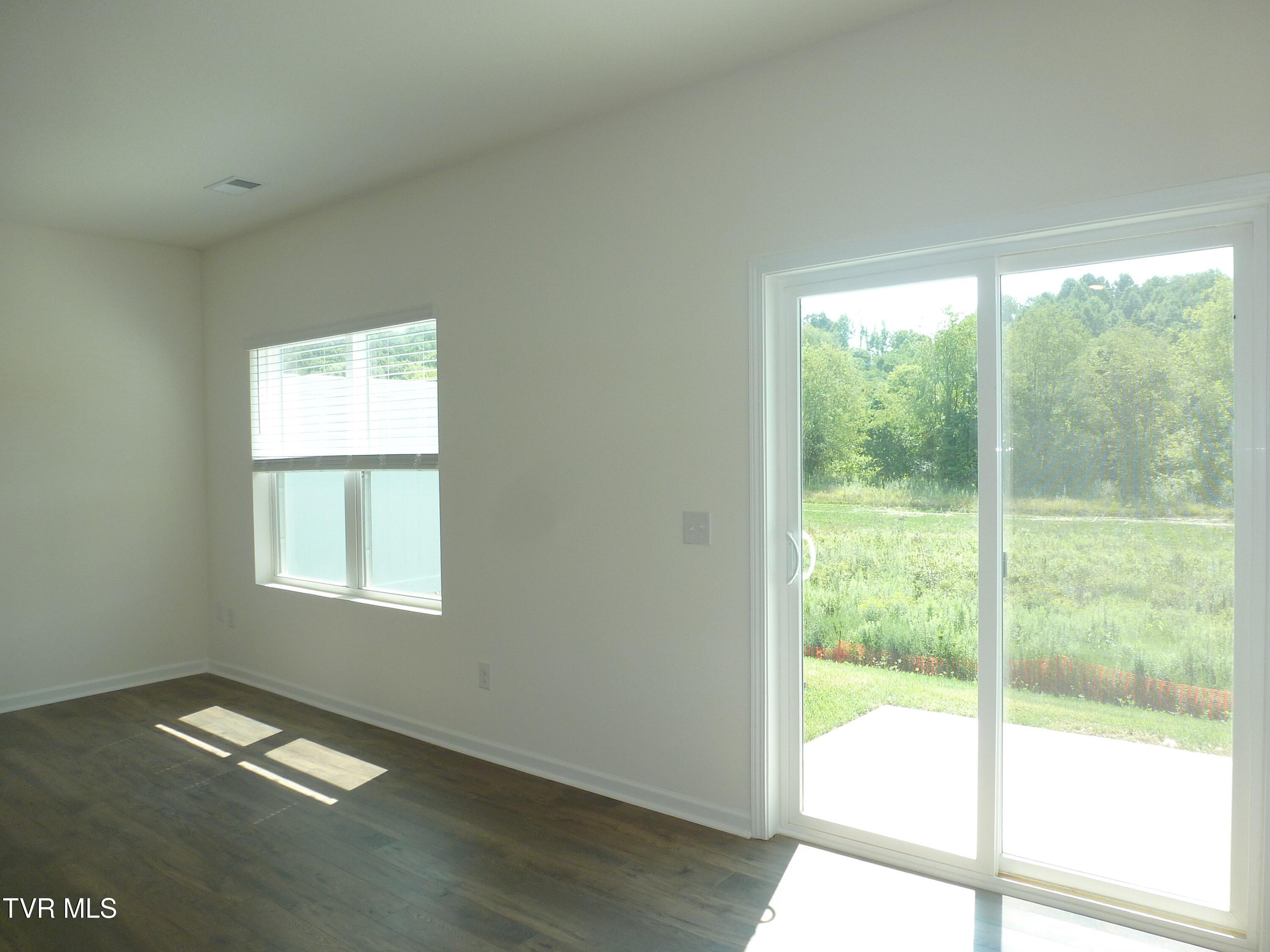 1025 Saylors Place, Unit 4 Jonesborough, TN 37659 - Photo 11 of 24 12