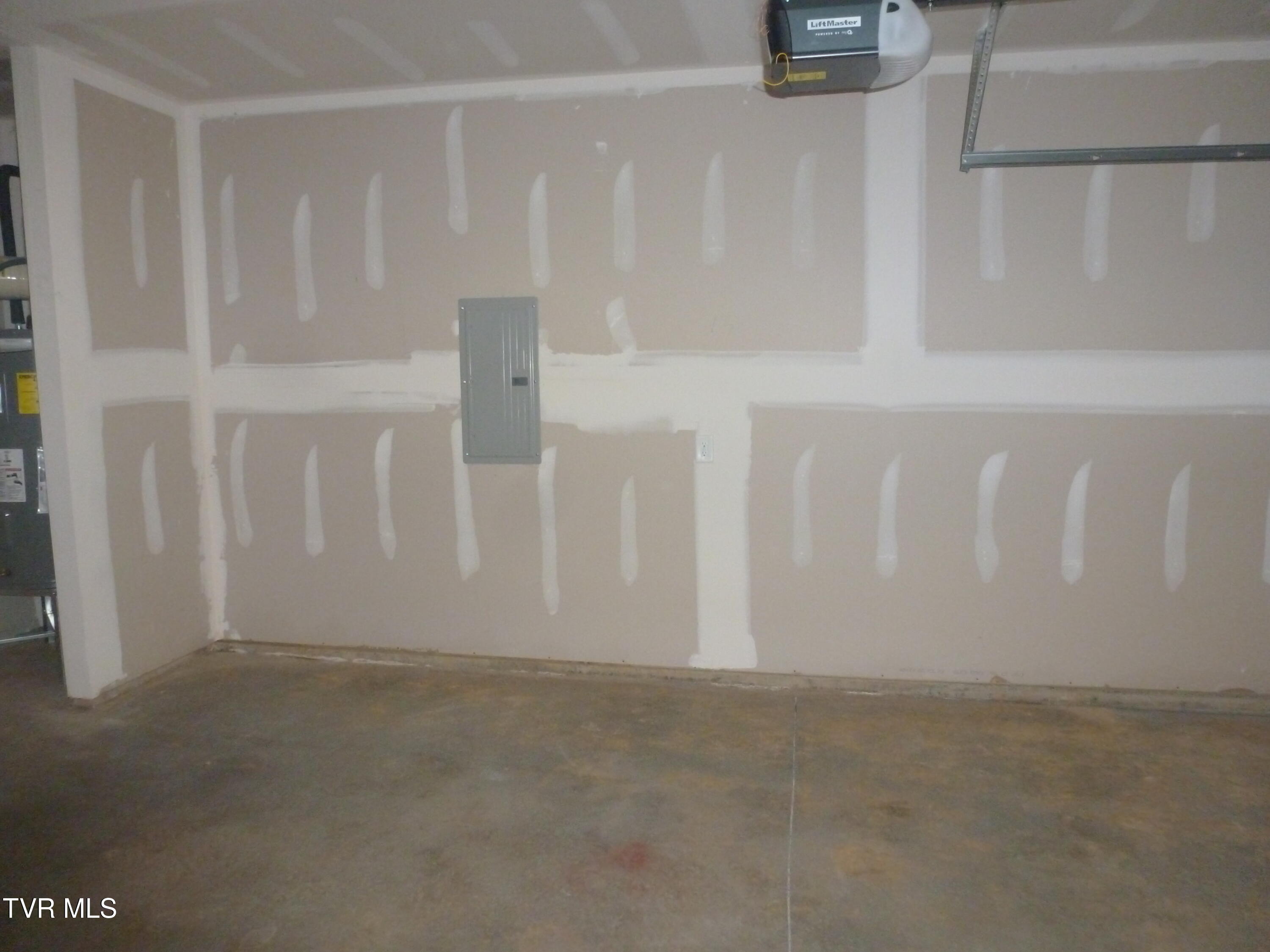 1025 Saylors Place, Unit 4 Jonesborough, TN 37659 - Photo 22 of 24 P1190564