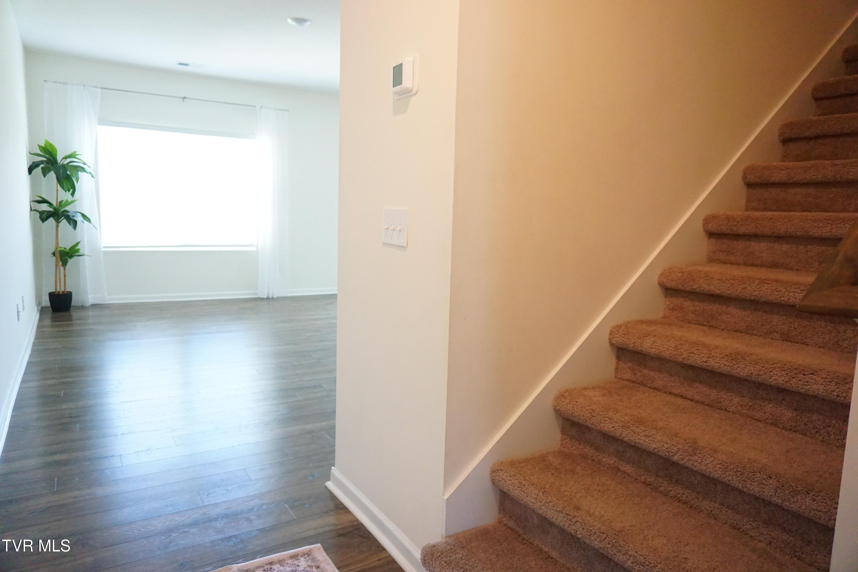 1025 Saylors Place, Unit 4 Jonesborough, TN 37659 - Photo 5 of 24 3