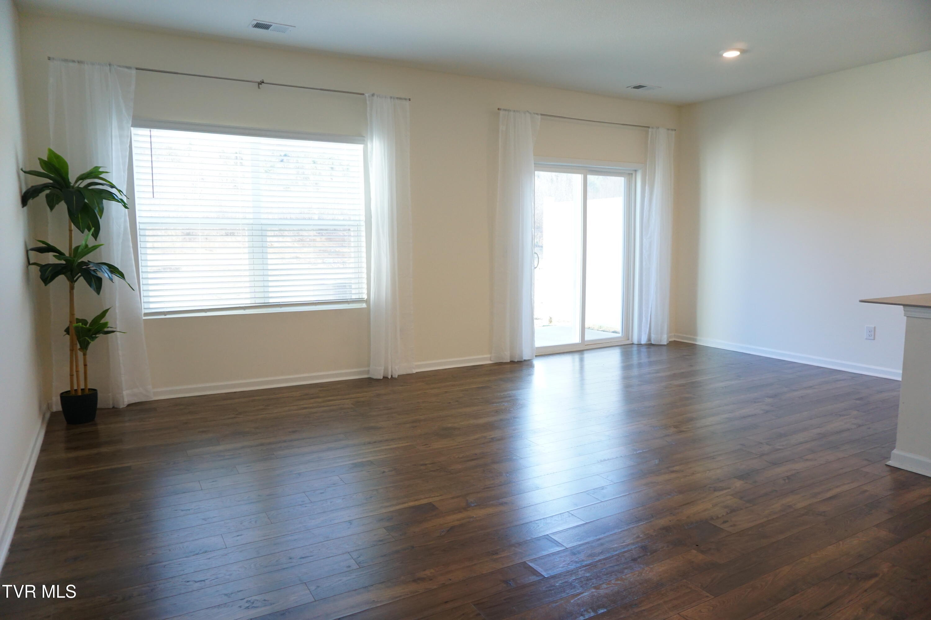 1025 Saylors Place, Unit 4 Jonesborough, TN 37659 - Photo 7 of 24 4