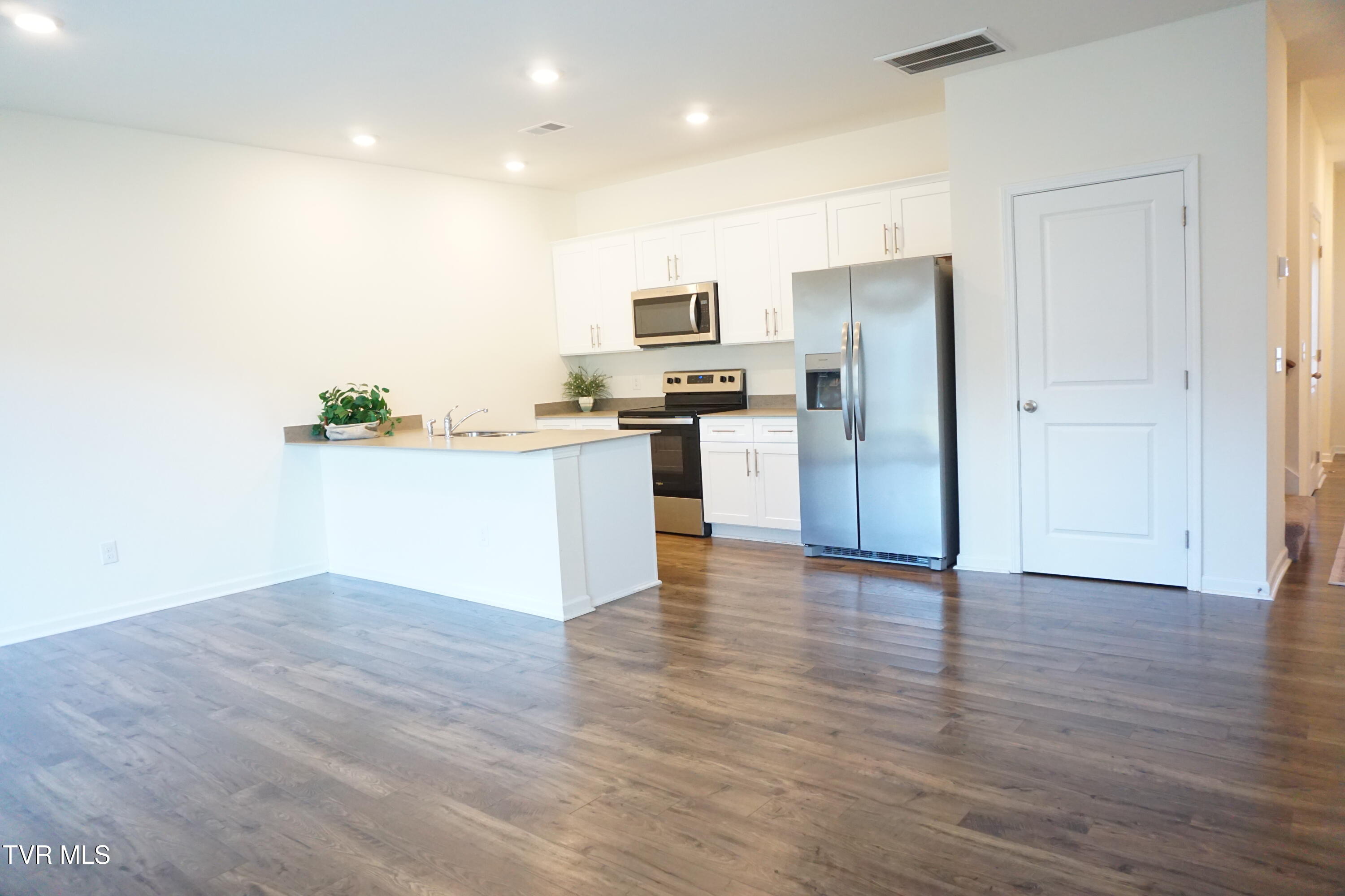 1025 Saylors Place, Unit 4 Jonesborough, TN 37659 - Photo 8 of 24 6