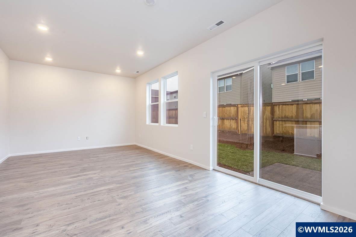 386 Reno Street Northeast Salem, OR 97301 - Photo 5 of 18 Gallery Image 5