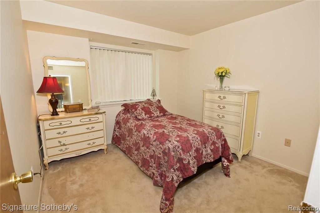 27264 Evergreen Road Lathrup Village, MI 48076 - Photo 15 of 22