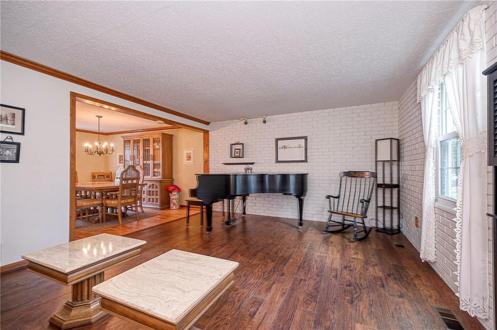 512 Aten Road Coraopolis, PA 15108 - Photo 12 of 30