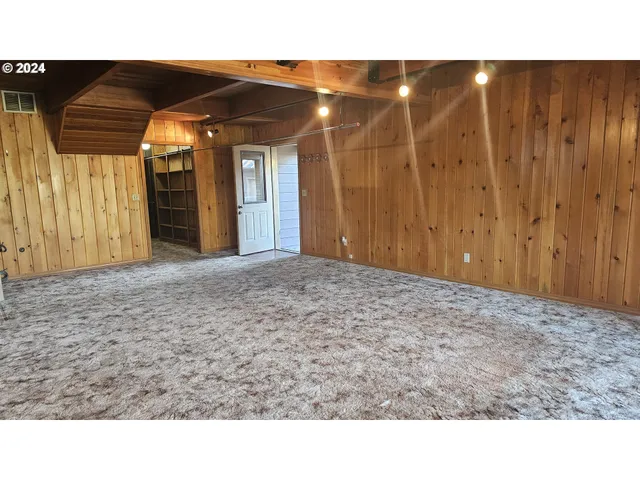 $539,000 | 1176 Southeast 4th Avenue, Mill City, OR 97360