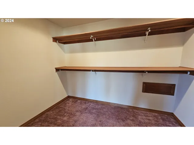 $539,000 | 1176 Southeast 4th Avenue, Mill City, OR 97360