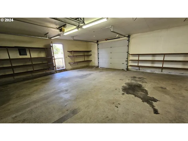 $539,000 | 1176 Southeast 4th Avenue, Mill City, OR 97360