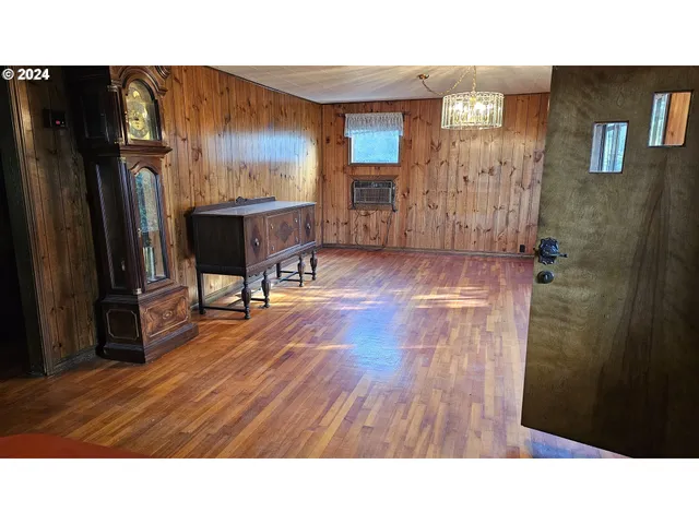 $539,000 | 1176 Southeast 4th Avenue, Mill City, OR 97360