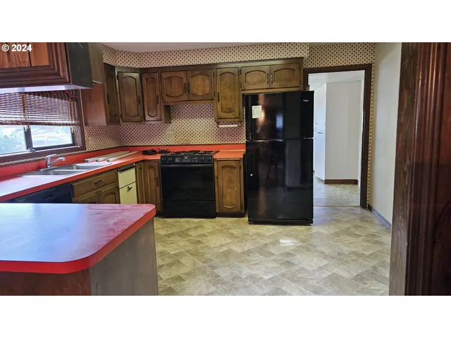 $539,000 | 1176 Southeast 4th Avenue, Mill City, OR 97360