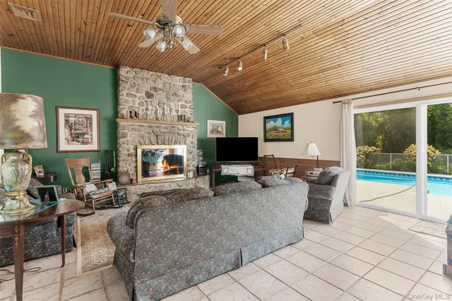 $695,000 | 886 Burlingham Road, Pine Bush, NY 12566