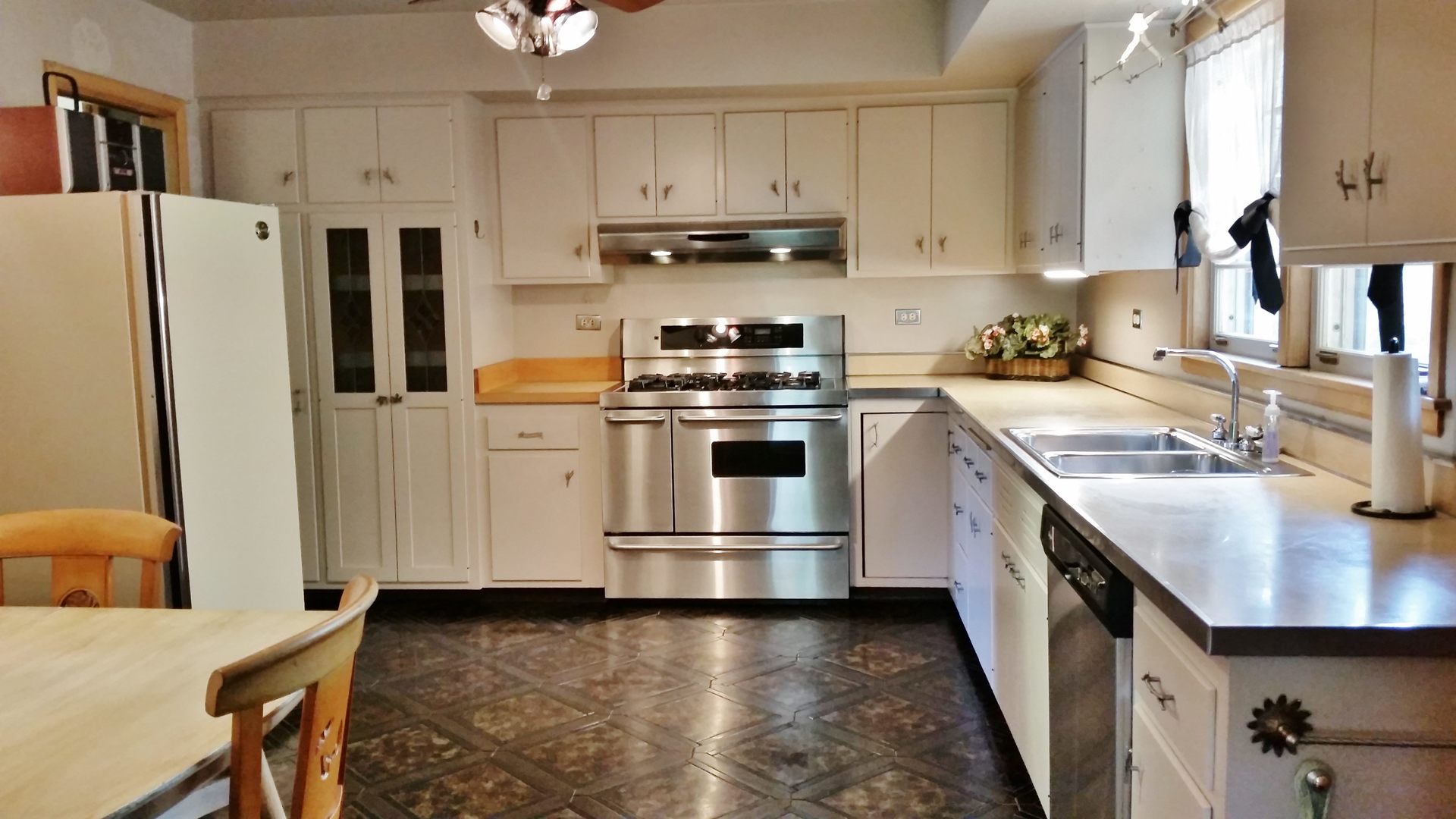 812 North Merrill Street Park Ridge, IL 60068 - Photo 15 of 30 a kitchen with stainless steel appliances granite countertop a sink stove and refrigerator