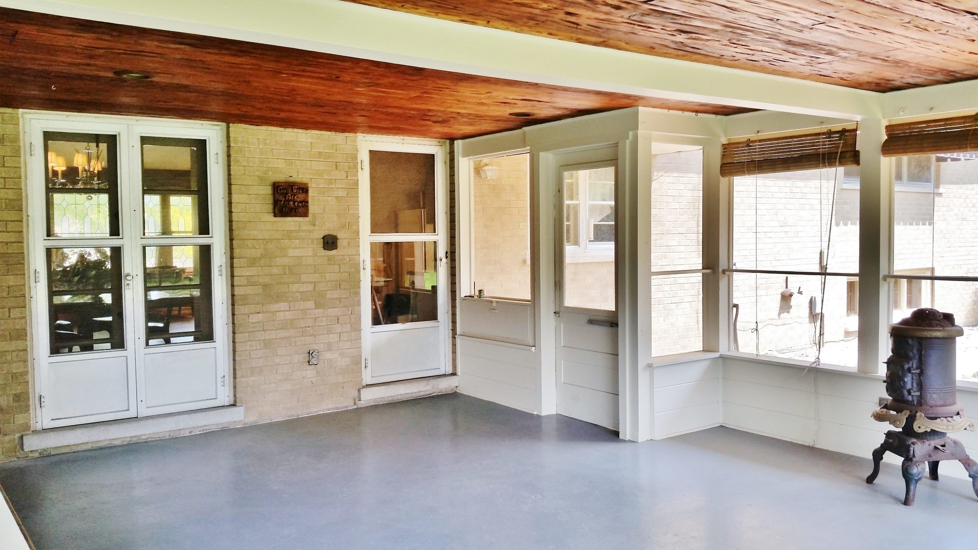 812 North Merrill Street Park Ridge, IL 60068 - Photo 24 of 30 a view of an empty room with a window