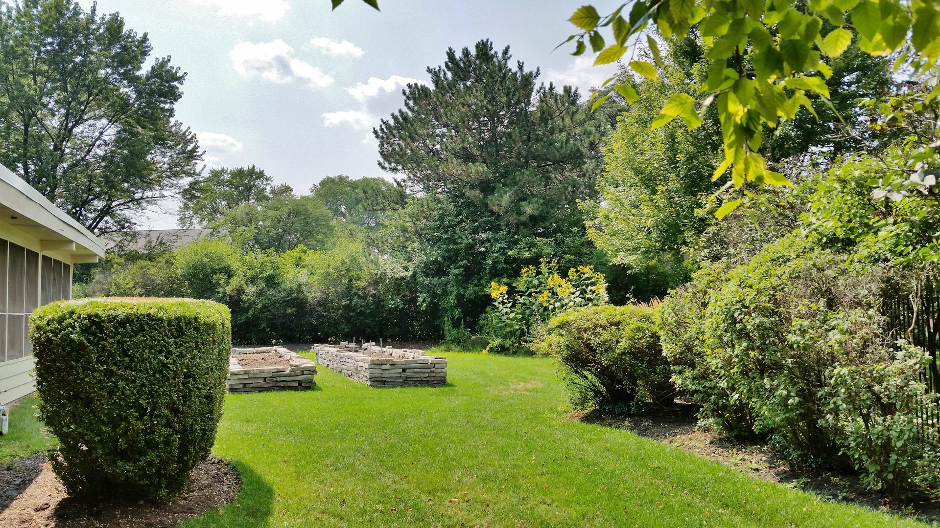 812 North Merrill Street Park Ridge, IL 60068 - Photo 28 of 30 a backyard of a house with table and chairs