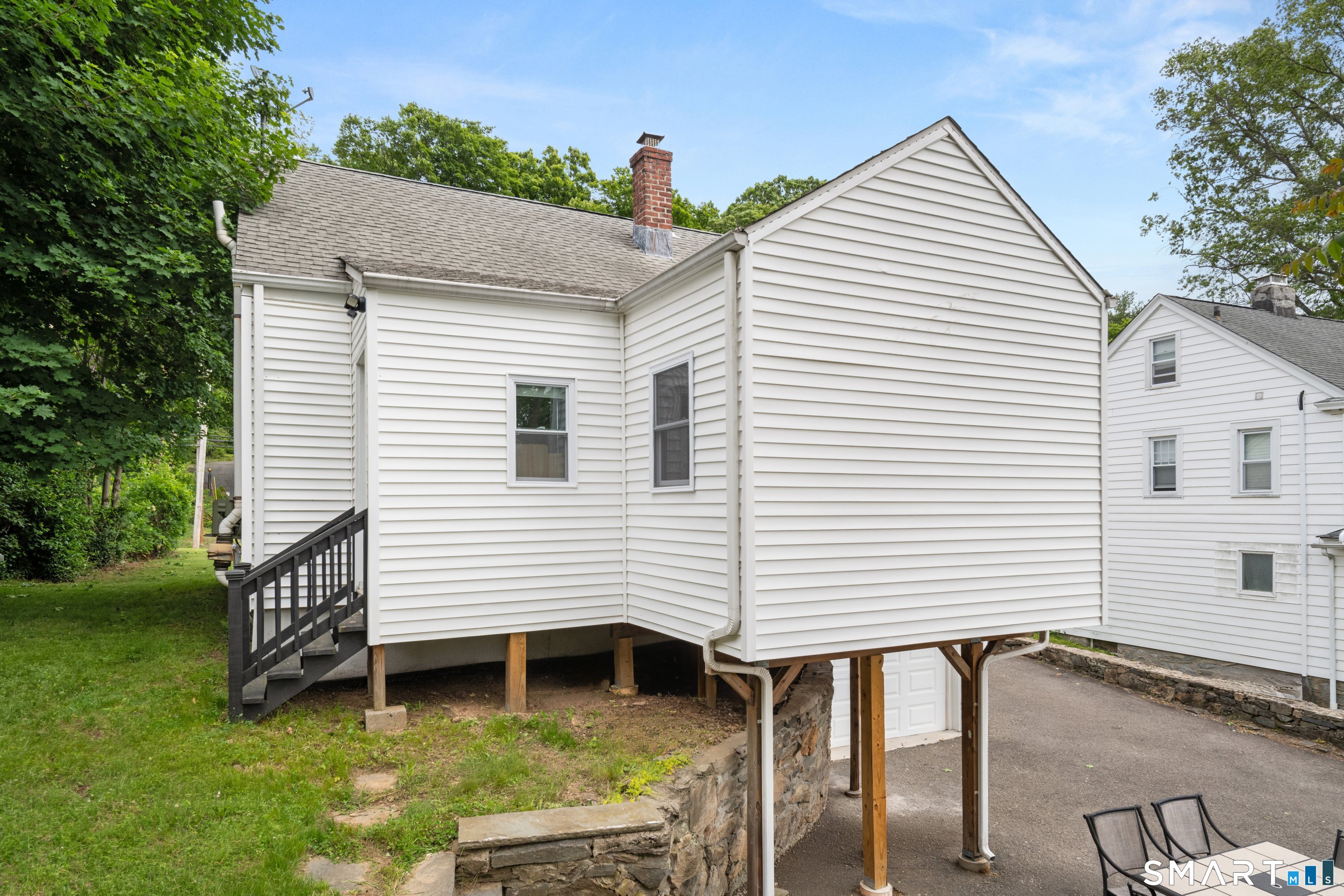243 White Plains Road Trumbull, CT 06611 - Photo 5 of 39