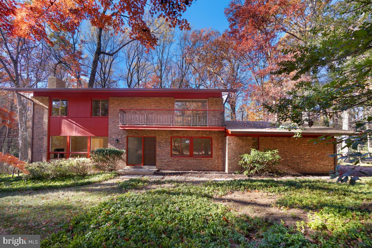 2606 Deerdell Lane Reston, VA 20191 - Photo 2 of 49 front view of a house with a yard