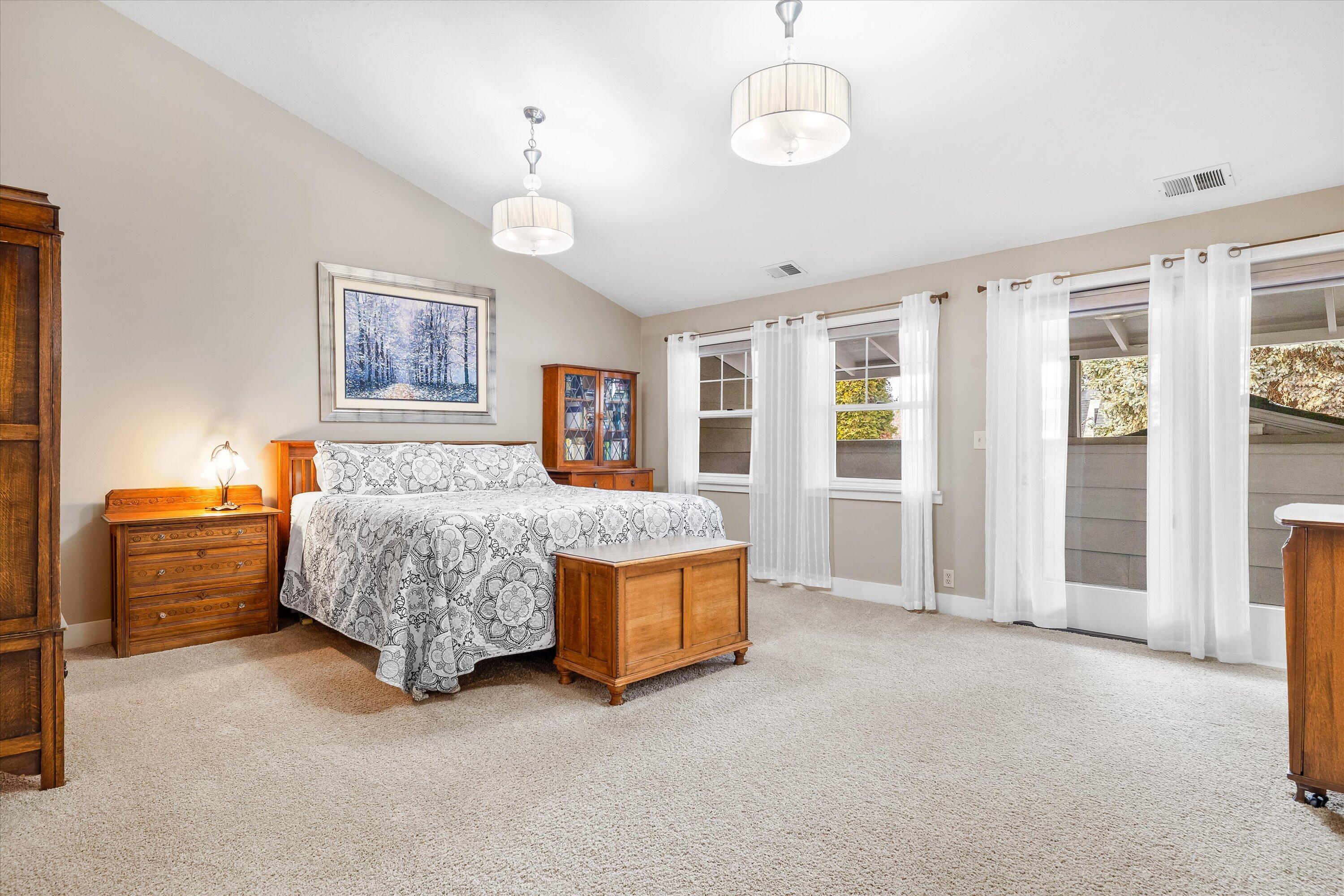 898 Northwest Riverside Boulevard Bend, OR 97703 - Photo 28 of 47