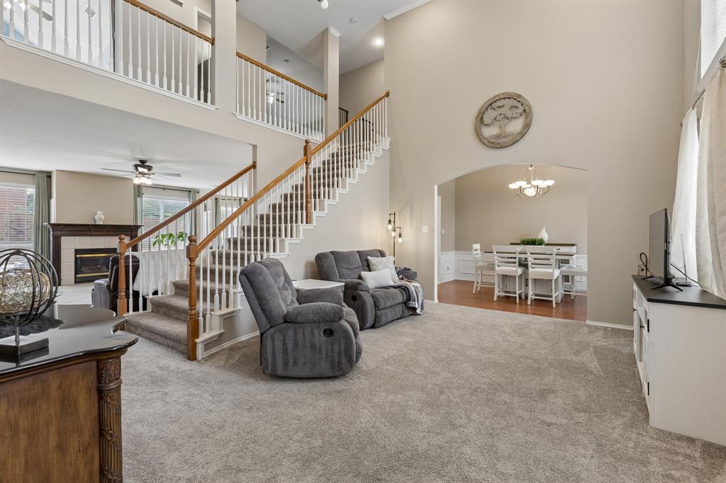 129 Timberbluff Lane Murphy, TX 75094 - Photo 5 of 34 a living room with furniture a clock tv and kitchen view