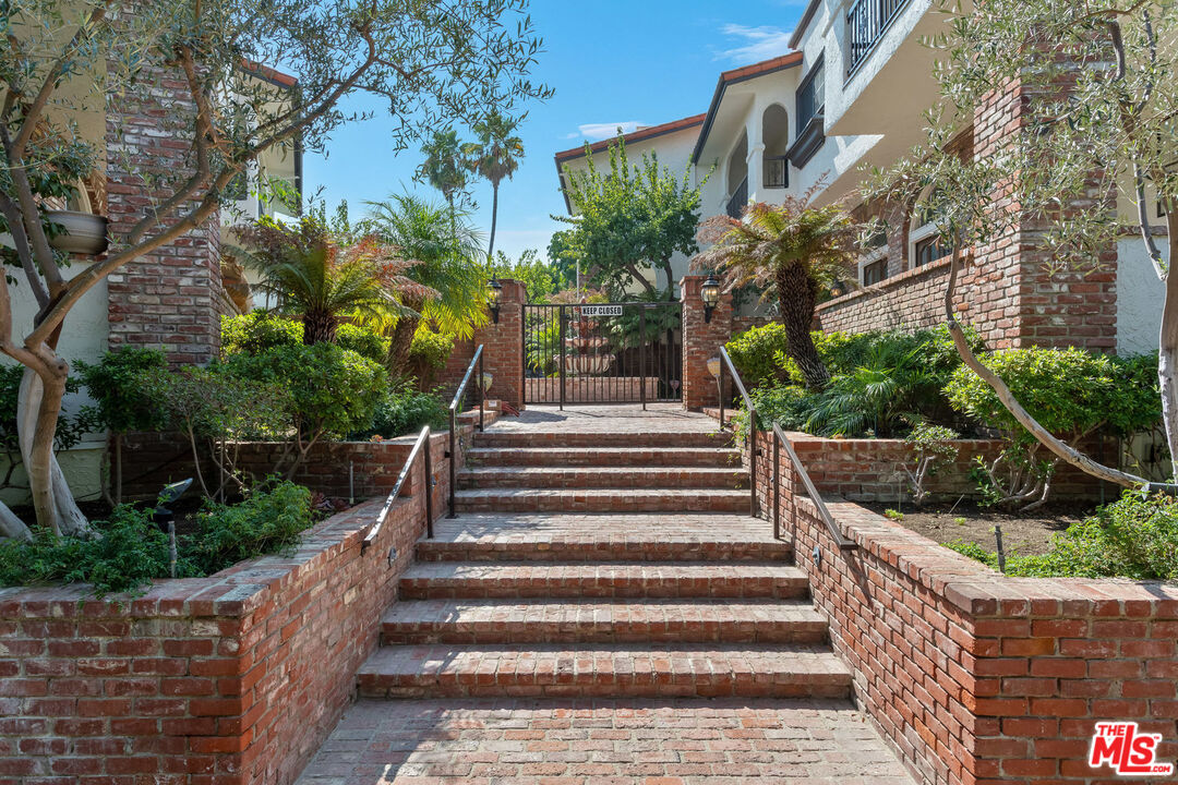 2311 Roscomare Road, Unit 12 Los Angeles, CA 90077 - Photo 2 of 34 Gallery Image 2