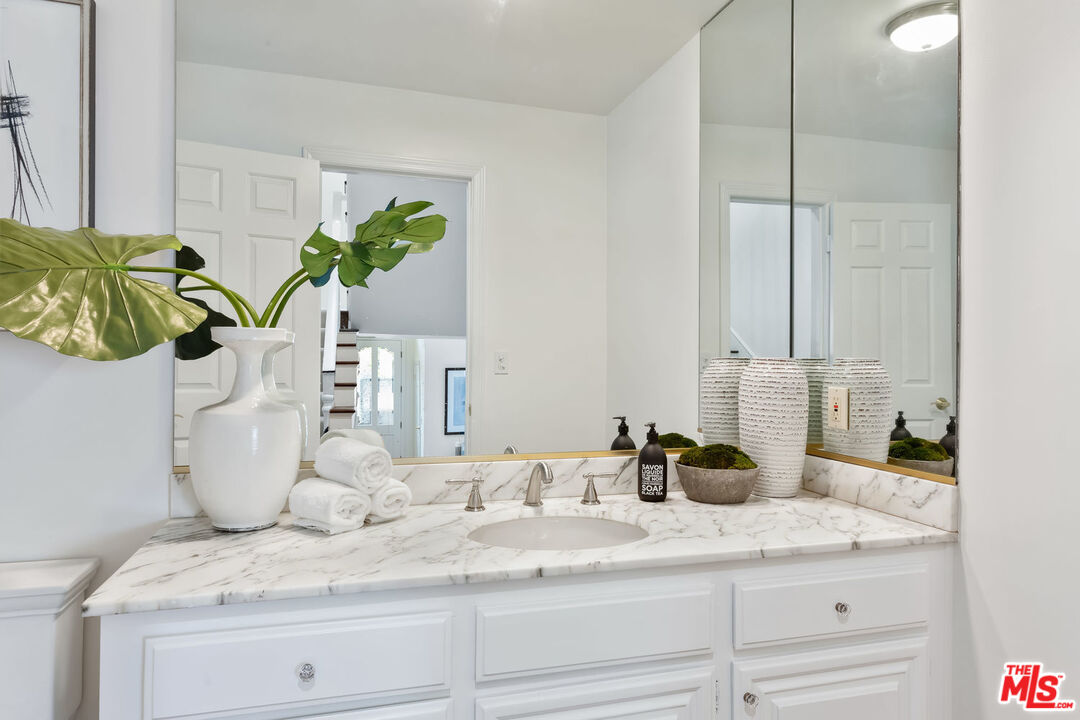 2311 Roscomare Road, Unit 12 Los Angeles, CA 90077 - Photo 19 of 34 Gallery Image 19