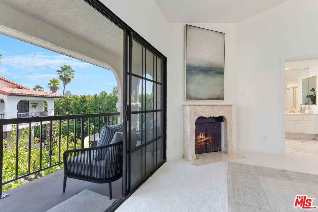 2311 Roscomare Road, Unit 12 Los Angeles, CA 90077 - Photo 22 of 34 Gallery Image 22