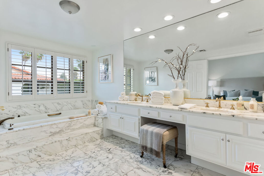 2311 Roscomare Road, Unit 12 Los Angeles, CA 90077 - Photo 24 of 34 Gallery Image 24