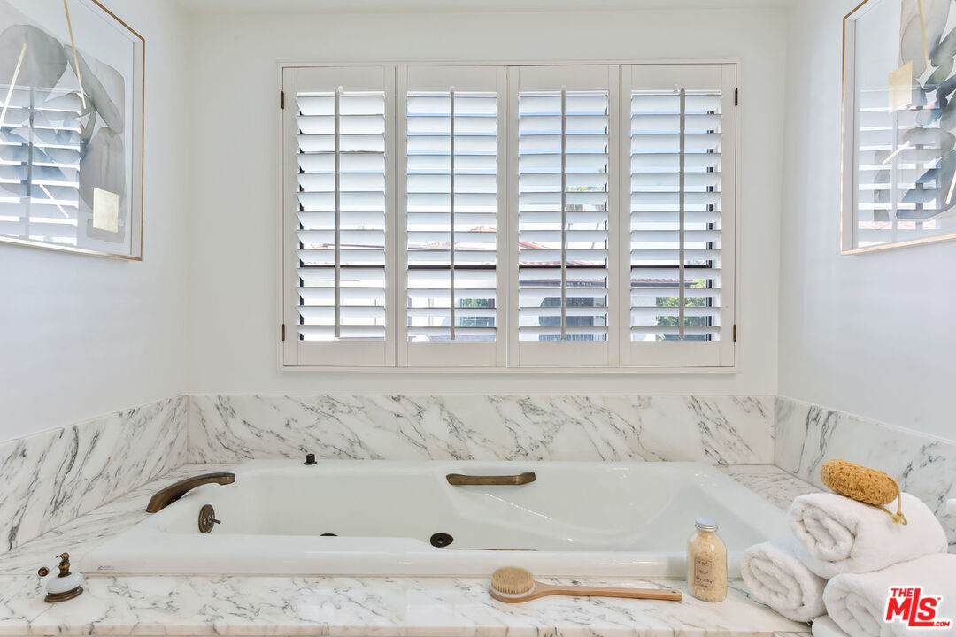 2311 Roscomare Road, Unit 12 Los Angeles, CA 90077 - Photo 25 of 34 Gallery Image 25