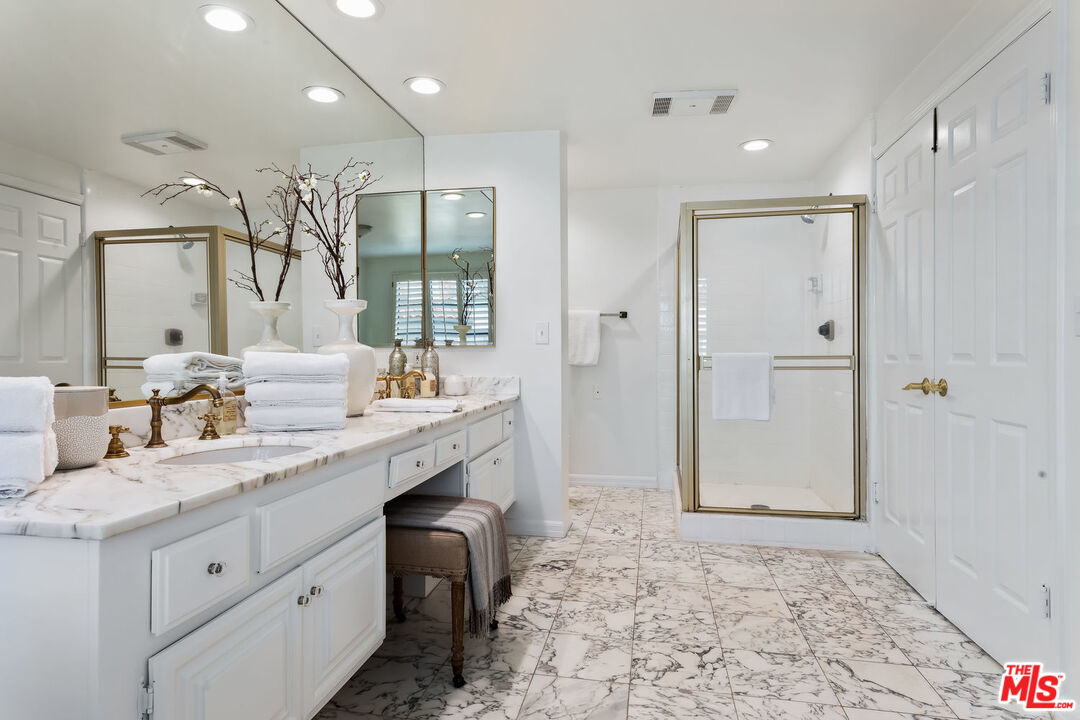 2311 Roscomare Road, Unit 12 Los Angeles, CA 90077 - Photo 26 of 34 Gallery Image 26