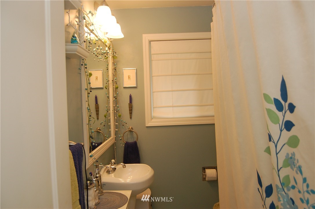 7129 Lower Ridge Road Everett, WA 98203 - Photo 13 of 25