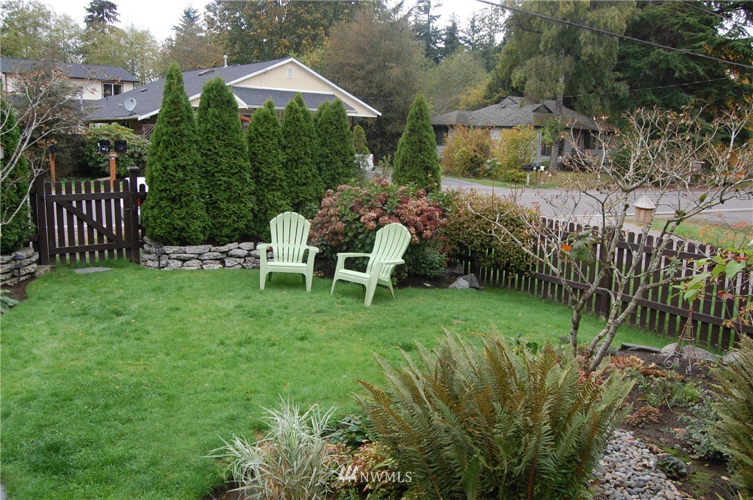 7129 Lower Ridge Road Everett, WA 98203 - Photo 4 of 25