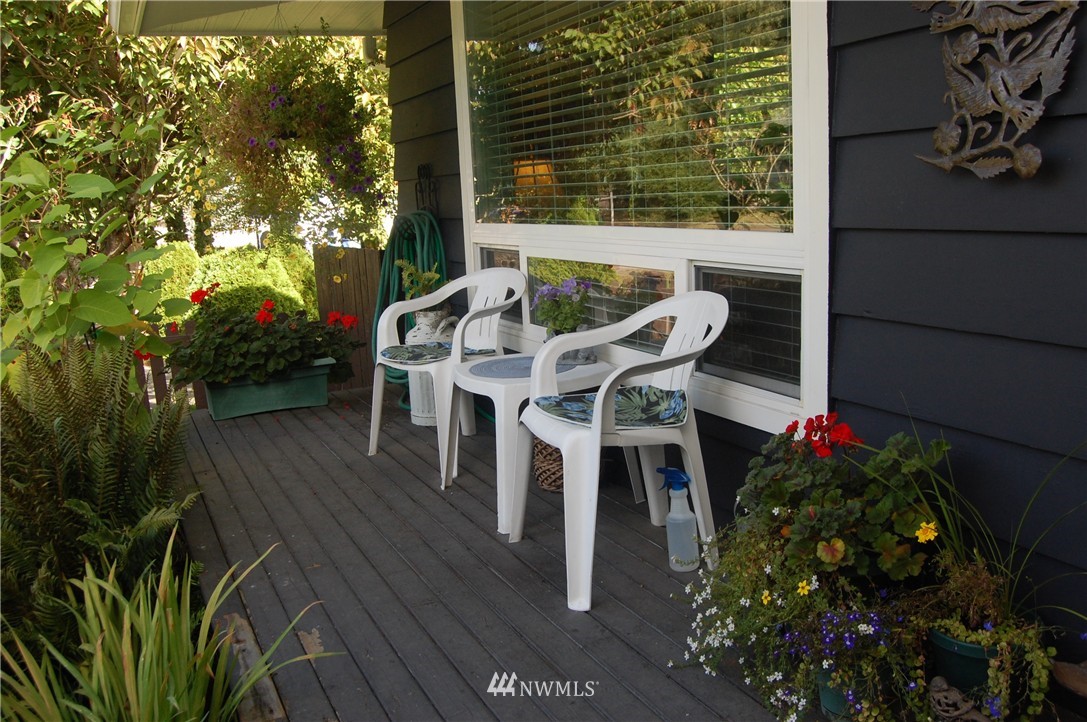 7129 Lower Ridge Road Everett, WA 98203 - Photo 5 of 25