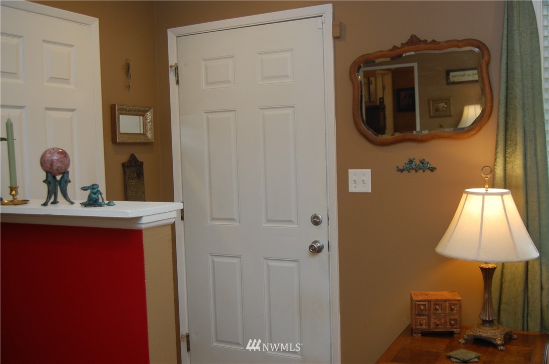 7129 Lower Ridge Road Everett, WA 98203 - Photo 6 of 25