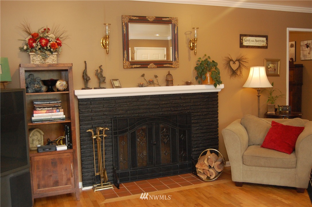 7129 Lower Ridge Road Everett, WA 98203 - Photo 8 of 25