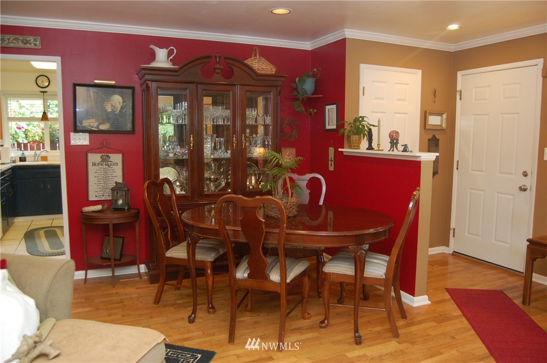 7129 Lower Ridge Road Everett, WA 98203 - Photo 9 of 25