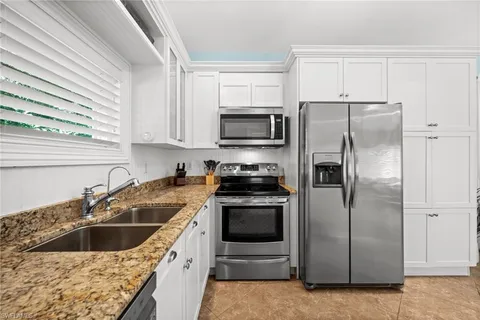 $2,289,000 | 1963 Bethany Place, Naples, FL 34109