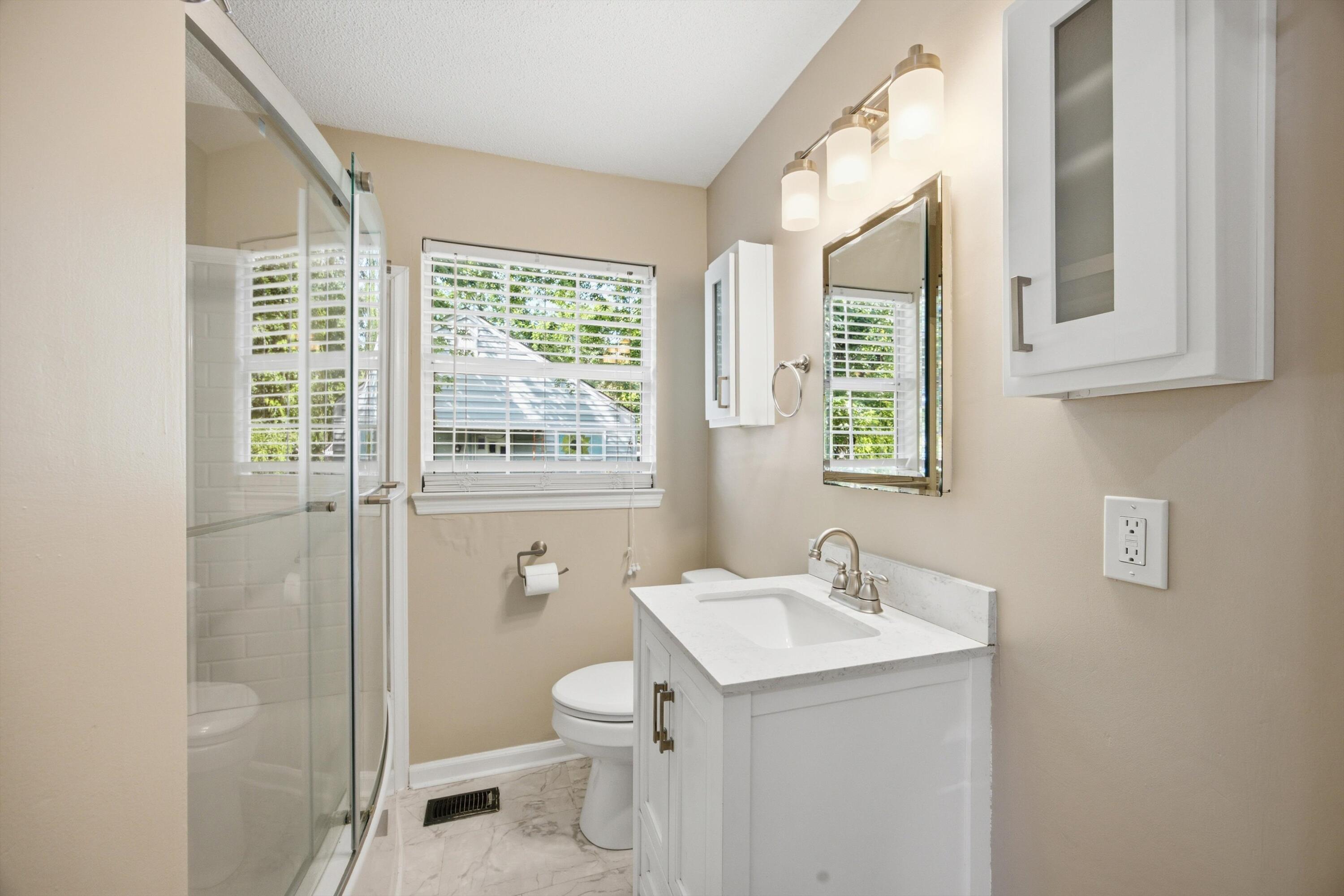 718 Pyron Lane Chattanooga, TN 37412 - Photo 16 of 26 Bathroom