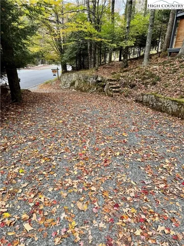 $425,000 | 142 Tamarack Road, Beech Mountain, NC 28604