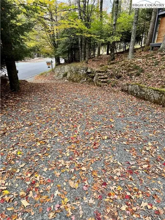 $399,000 | 142 Tamarack Road, Beech Mountain, NC 28604