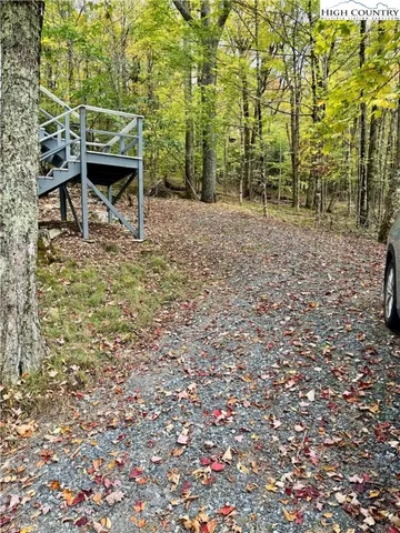 $425,000 | 142 Tamarack Road, Beech Mountain, NC 28604