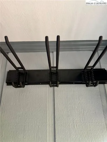 $425,000 | 142 Tamarack Road, Beech Mountain, NC 28604