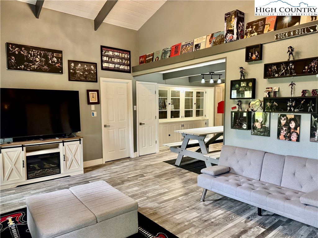 142 Tamarack Road Beech Mountain, NC 28604 - Photo 4 of 36