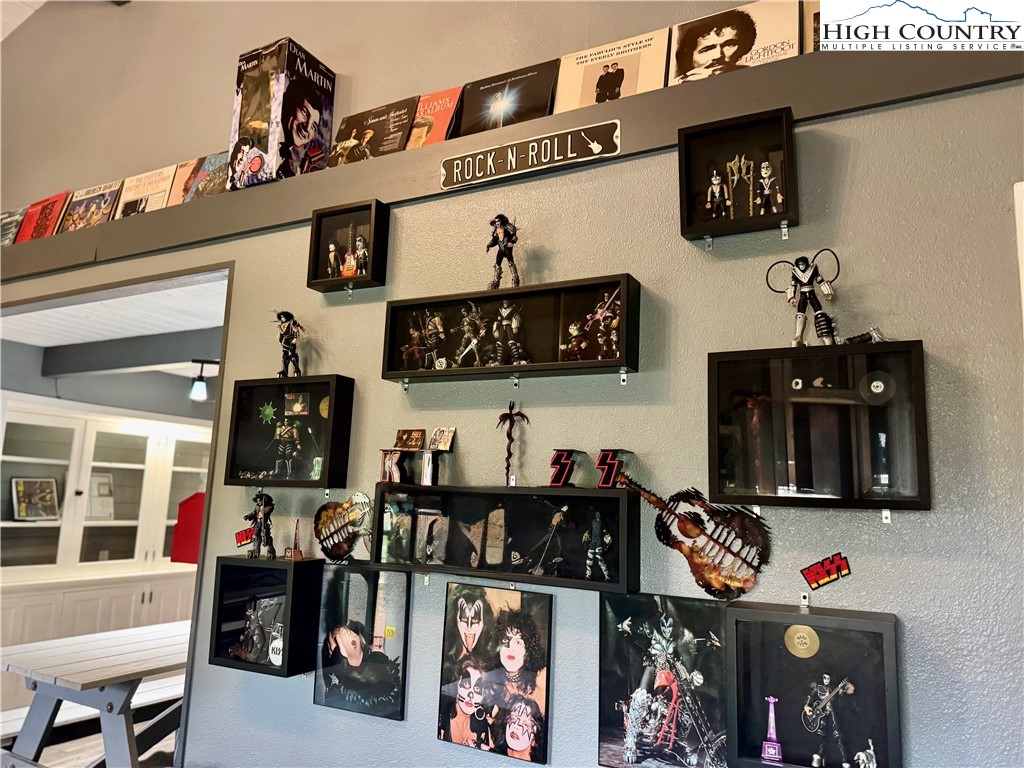 142 Tamarack Road Beech Mountain, NC 28604 - Photo 6 of 36