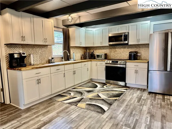 $399,000 | 142 Tamarack Road, Beech Mountain, NC 28604