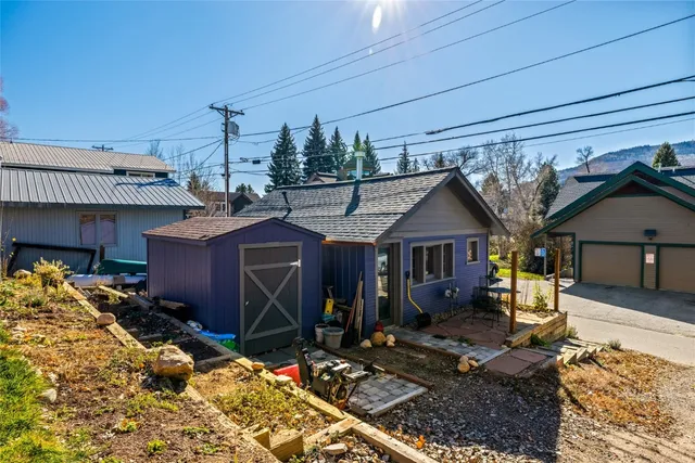 a view of house with yard outdoor seating center