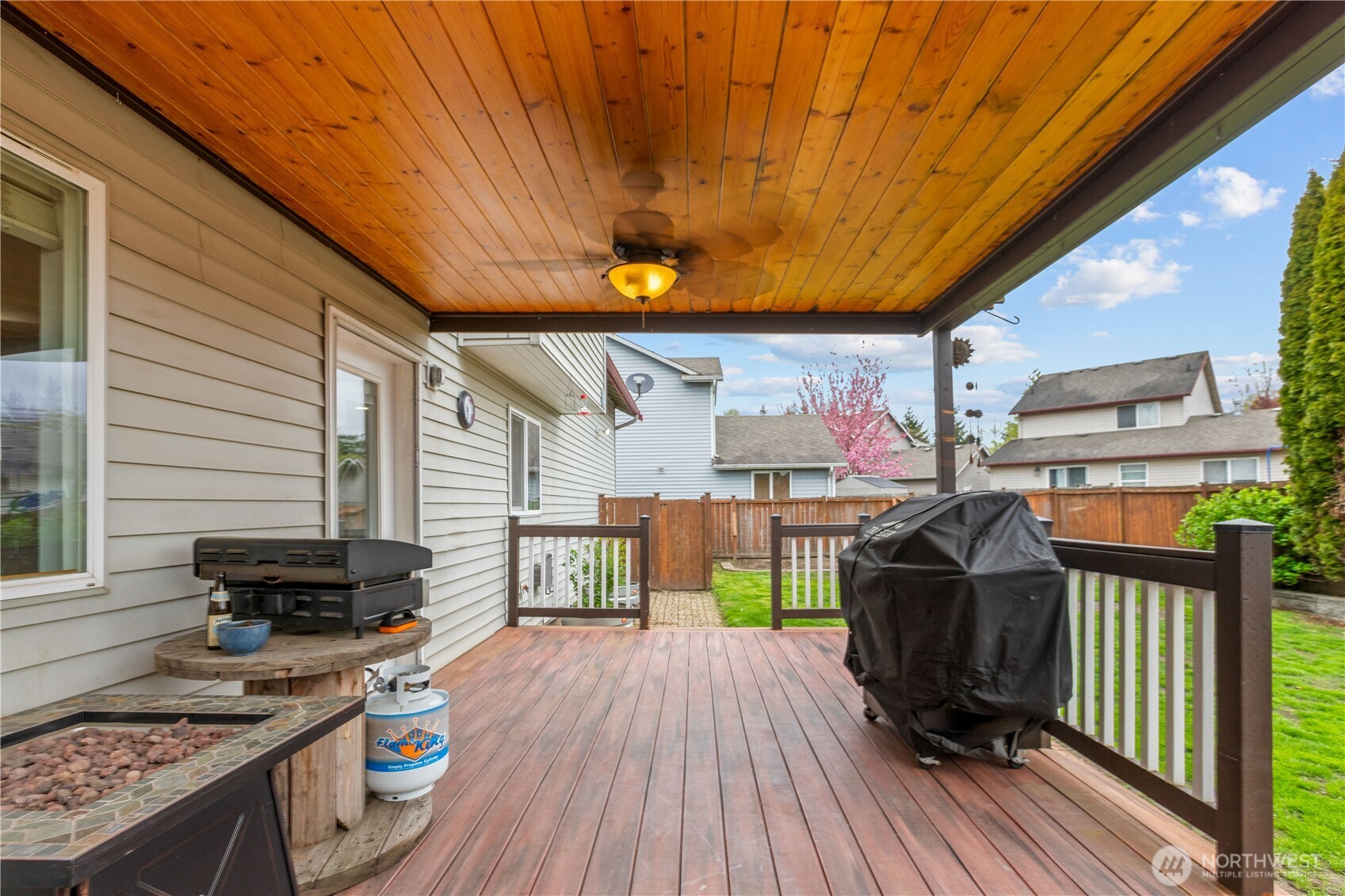427 Klinger Street Sedro-Woolley, WA 98284 - Photo 13 of 25 a view of a patio with table and chairs with wooden floor and fence