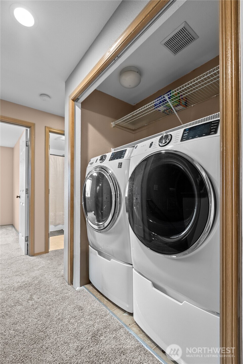 427 Klinger Street Sedro-Woolley, WA 98284 - Photo 15 of 25 a utility room with dryer and washer