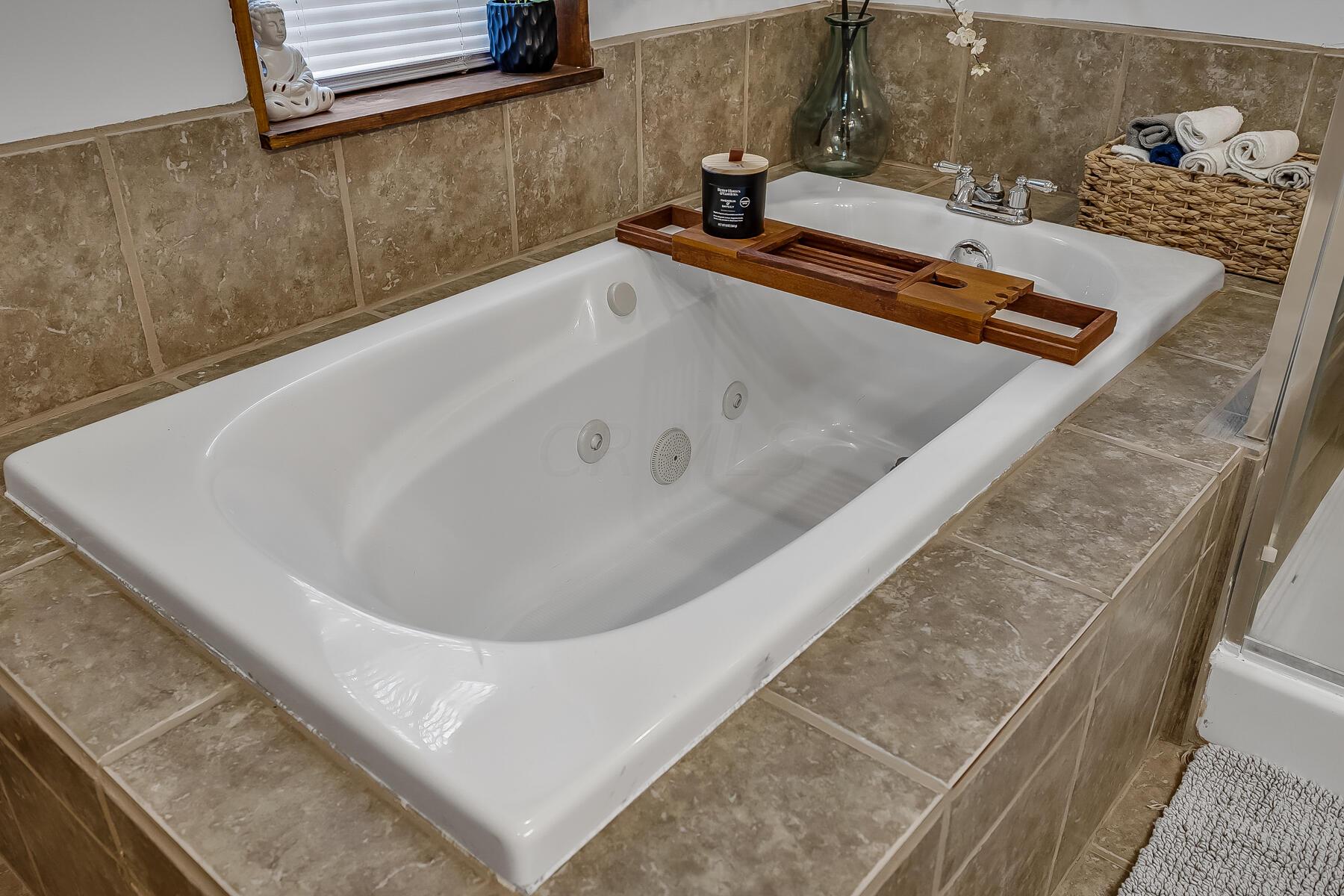 1540 Buttermilk Hill Road Delaware, OH 43015 - Photo 44 of 68 LL Jetted Tub