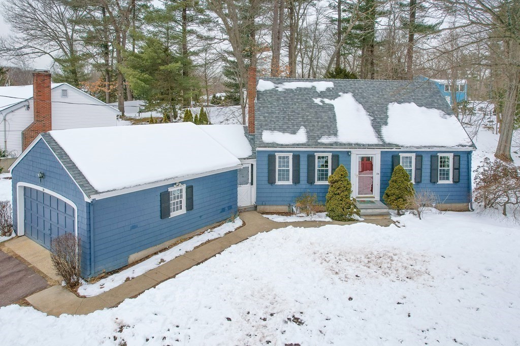 34 Putnam Road Reading, MA 01867 - Photo 1 of 37 Gallery Image 1