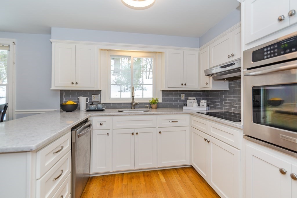 34 Putnam Road Reading, MA 01867 - Photo 6 of 37 Gallery Image 6