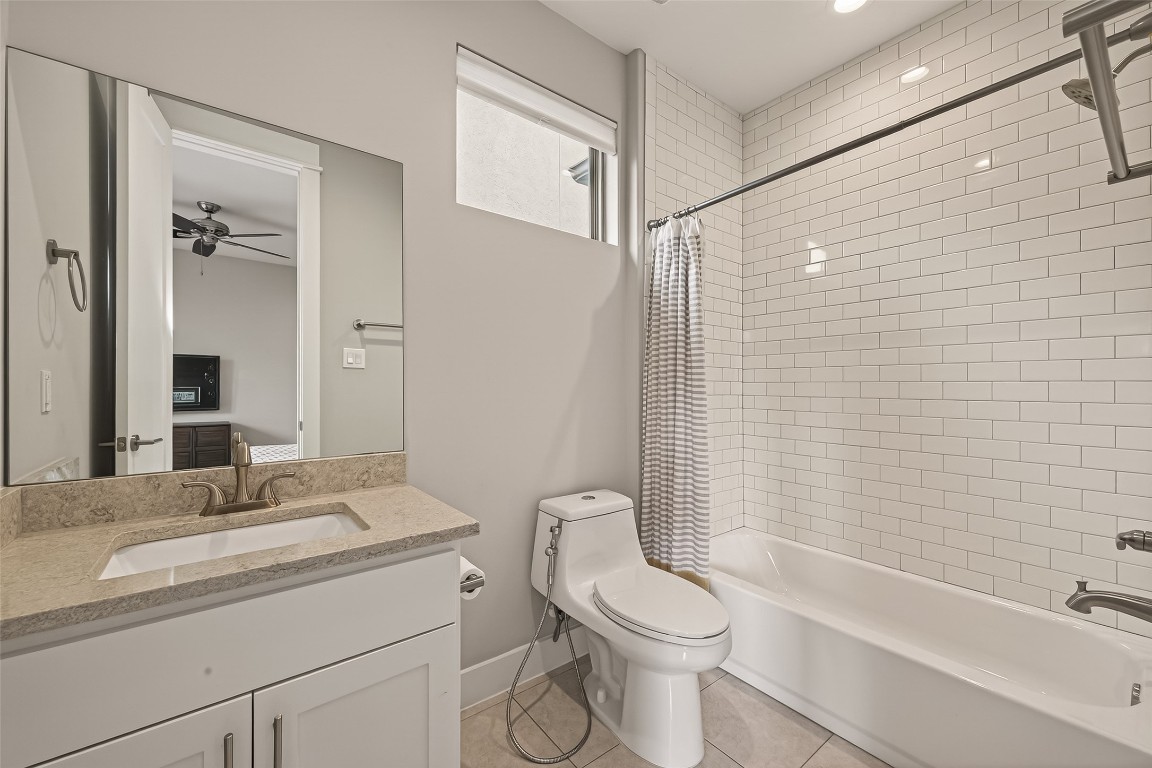 604 West Pierce Street Houston, TX 77019 - Photo 17 of 33 a bathroom with a granite countertop toilet a sink and bathtub