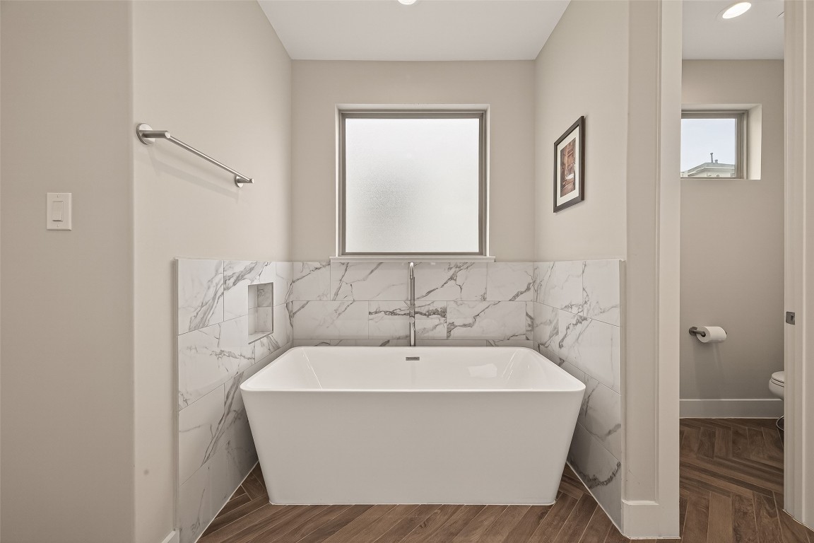 604 West Pierce Street Houston, TX 77019 - Photo 28 of 33 a white bath tub sitting in a bathroom next to a sink